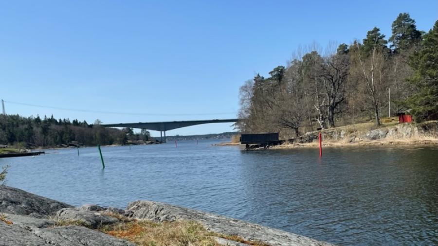 Farsta bron i vy, från inloppet till Farstaviken!